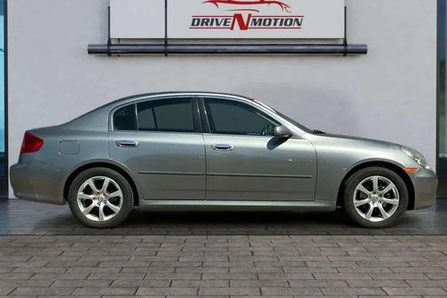 2005 INFINITI G35x Base