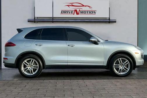 2016 Porsche Cayenne Cayenne