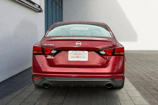 2022 Nissan Altima SR FWD