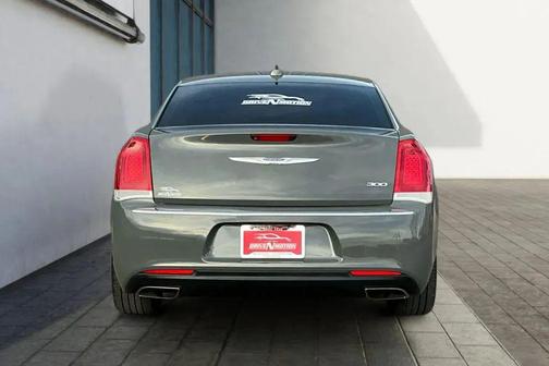 2019 Chrysler 300 Touring