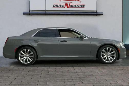 2019 Chrysler 300 Touring