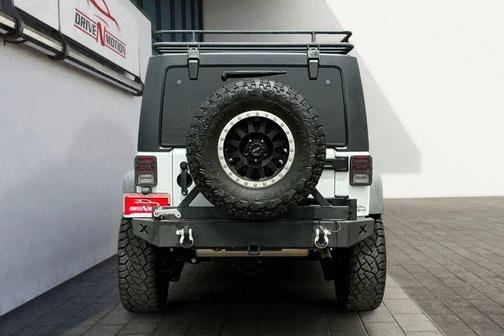 Bright White Clearcoat 2014 Jeep Wrangler Unlimited Sport