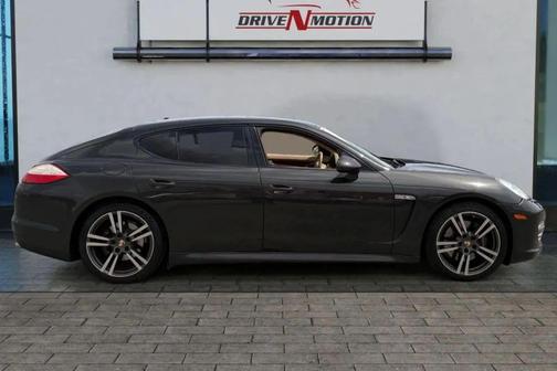 Luxor Beige Metallic 2012 Porsche Panamera 4