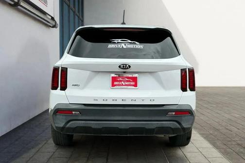 Glacial White Pearl 2021 Kia Sorento LX