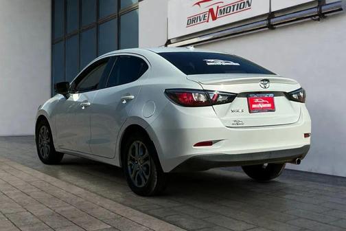 2019 Toyota Yaris Sedan LE