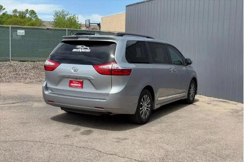 2018 Toyota Sienna XLE