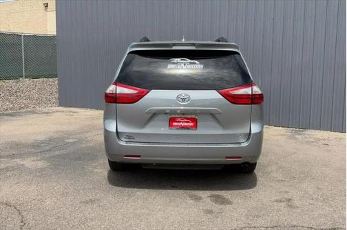 2018 Toyota Sienna XLE