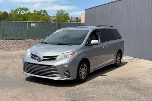 2018 Toyota Sienna XLE
