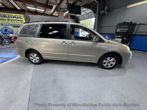 2004 Toyota Sienna CE