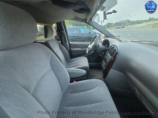 2003 Chrysler Town & Country LX