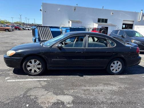 Black Clearcoat 2004 Ford Taurus SE