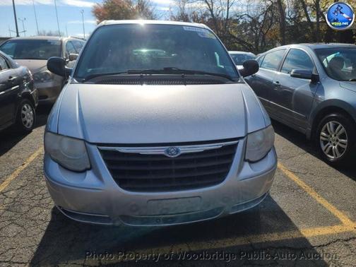 2005 Chrysler Town & Country Base