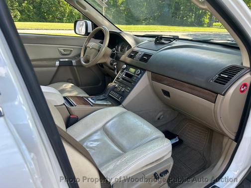 White 2012 Volvo XC90