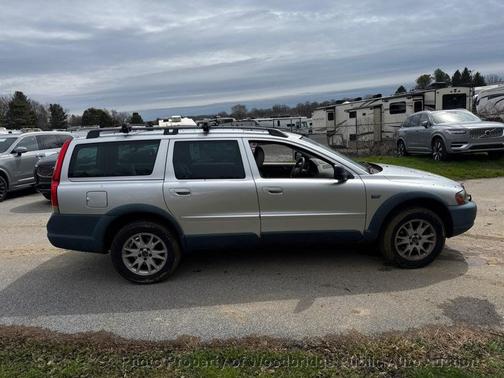 Silver Metallic 2004 Volvo XC70
