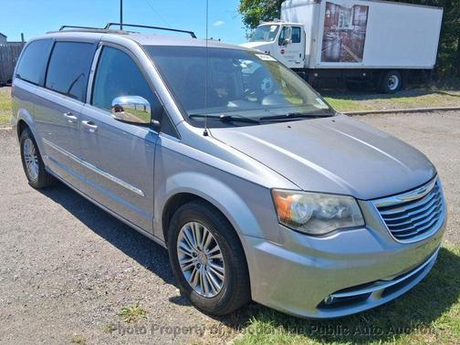 Billet Silver Metallic Clearcoat 2014 Chrysler Town & Country Touring-L