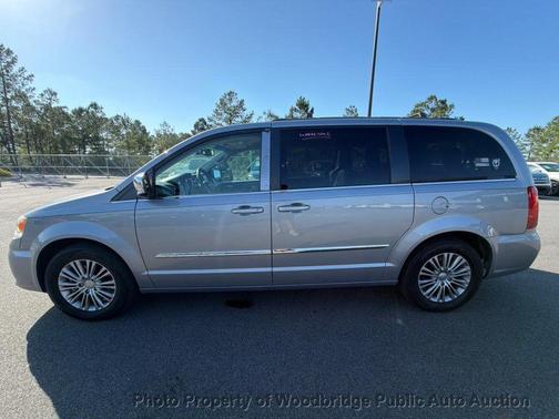 Billet Silver Metallic Clearcoat 2014 Chrysler Town & Country Touring-L