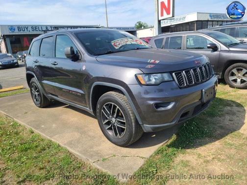 Granite Crystal Metallic Clearcoat 2017 Jeep Grand Cherokee Trailhawk