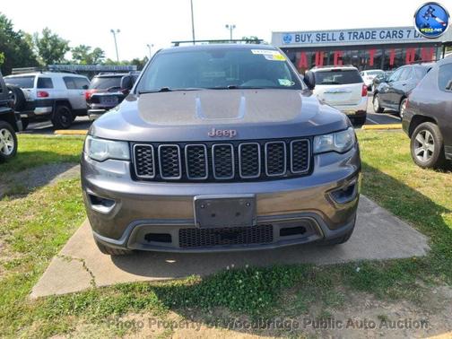 Granite Crystal Metallic Clearcoat 2017 Jeep Grand Cherokee Trailhawk