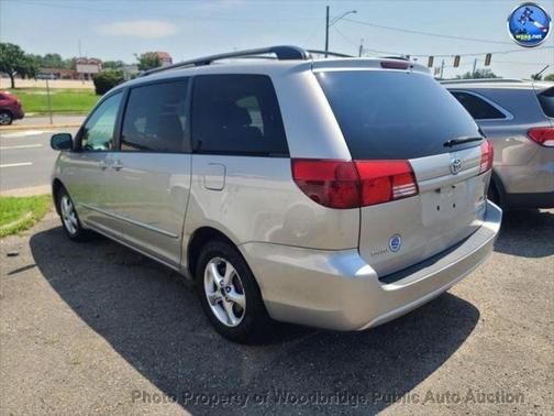 2005 Toyota Sienna LE