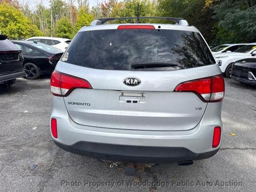 Bright Silver 2015 Kia Sorento LX