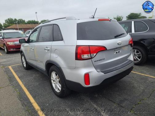 Bright Silver 2014 Kia Sorento LX