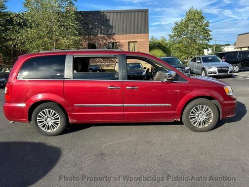 2013 Chrysler Town & Country Touring-L