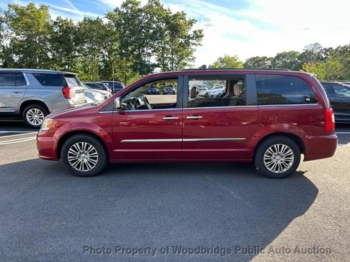 2013 Chrysler Town & Country Touring-L