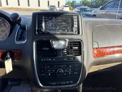2013 Chrysler Town & Country Touring-L