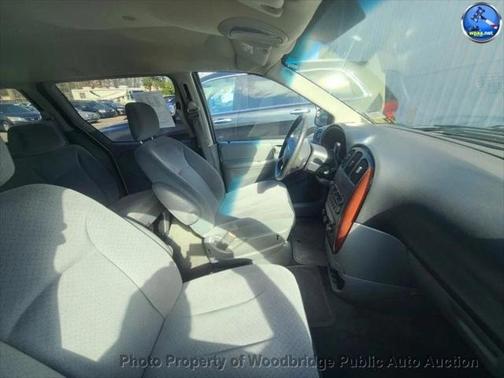 2006 Chrysler Town & Country Base