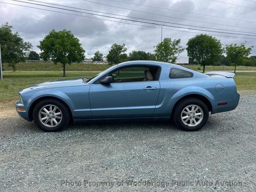 Blue 2008 Ford Mustang Deluxe