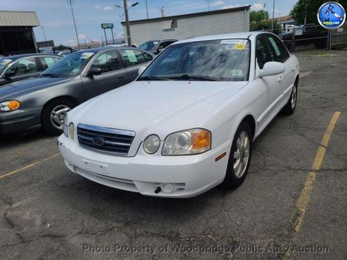 White 2004 Kia Optima