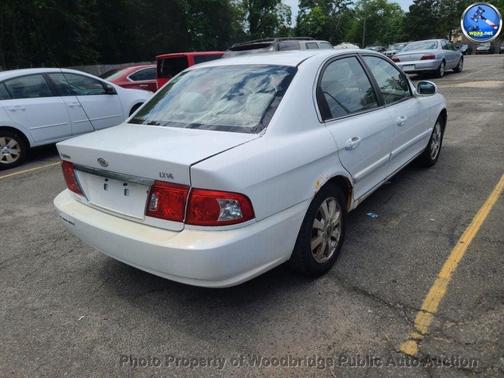 White 2004 Kia Optima