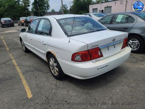 White 2004 Kia Optima