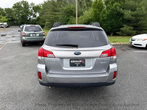 Graphite Gray Metallic 2011 Subaru Outback 2.5 i Premium