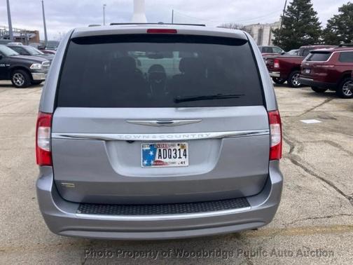 2016 Chrysler Town & Country Touring