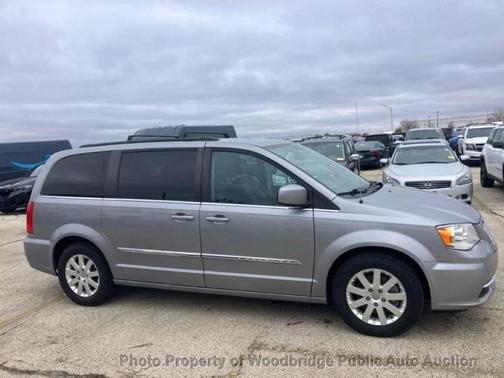 2016 Chrysler Town & Country Touring