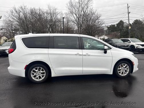 2017 Chrysler Pacifica LX