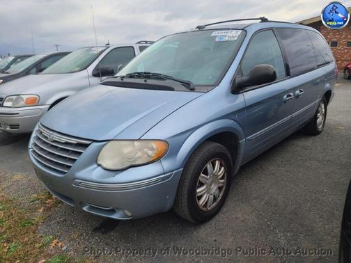 2005 Chrysler Town & Country Touring
