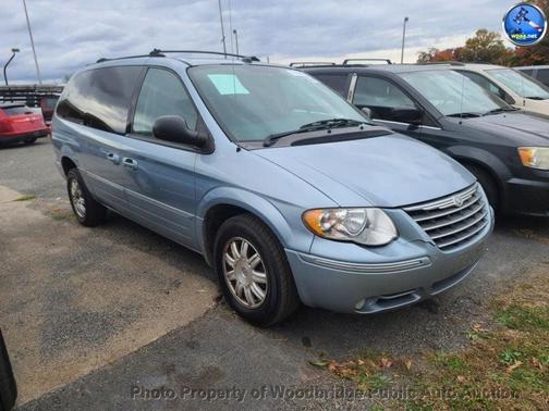 2005 Chrysler Town & Country Touring