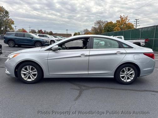 2013 Hyundai SONATA GLS