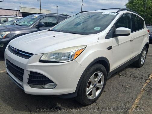 White 2014 Ford Escape SE