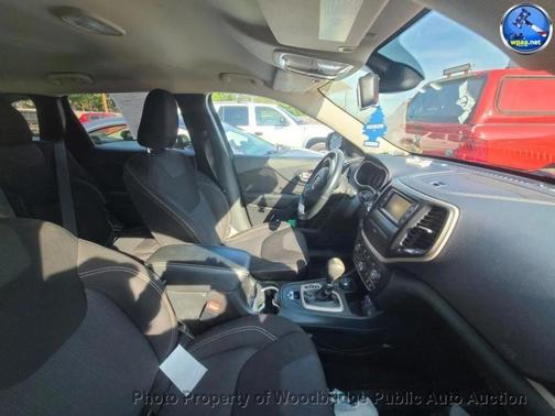 Brilliant Black Crystal Pearlcoat 2015 Jeep Cherokee Latitude