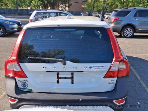 Ice White 2008 Volvo XC70