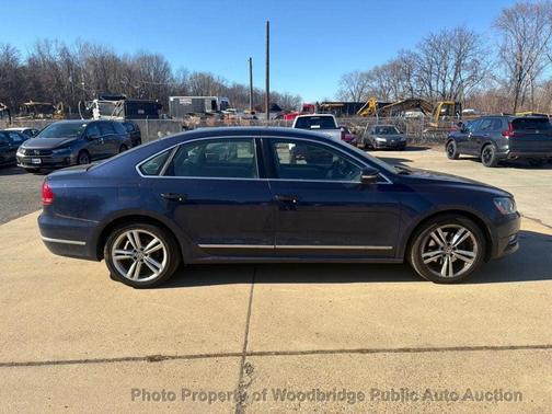 2015 Volkswagen Passat 1.8T Auto SE w/Sunroof & Nav