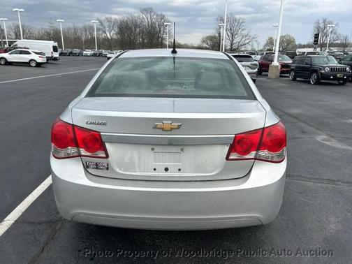 Silver Ice Metallic 2011 Chevrolet Cruze LS