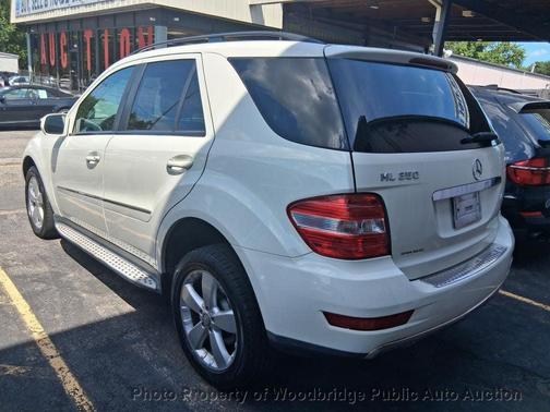 Arctic White 2009 Mercedes-Benz M-Class 4MATIC