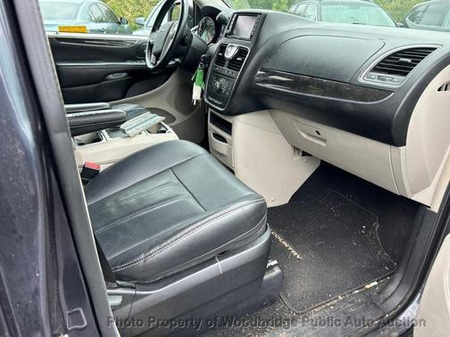 2014 Chrysler Town & Country Touring