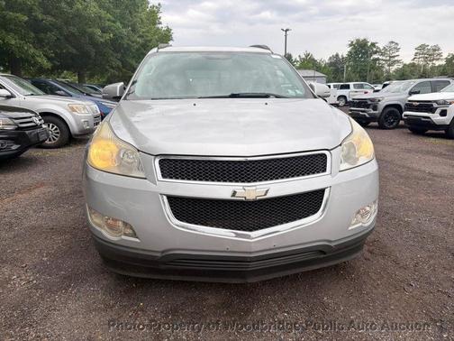 Silver Ice Metallic 2011 Chevrolet Traverse 2LT