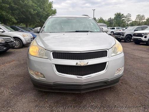 Silver Ice Metallic 2011 Chevrolet Traverse 2LT