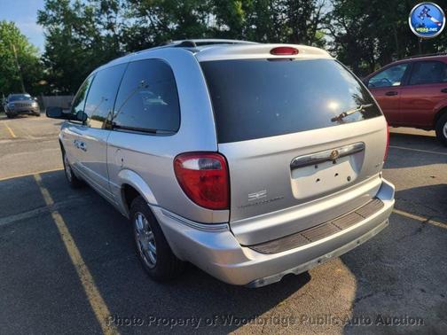Bright Silver Metallic Clearcoat 2005 Chrysler Town & Country Limited